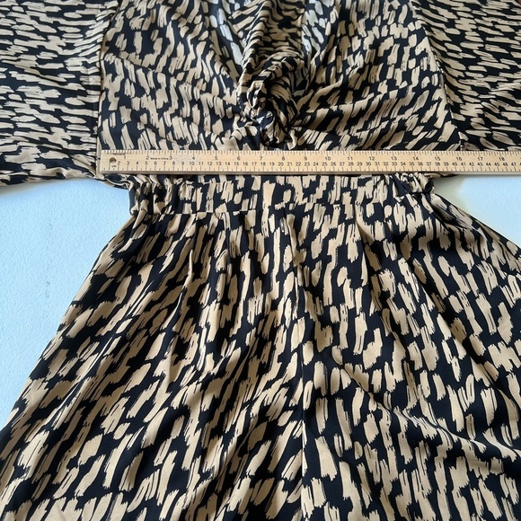 FLAWLESS Short animal print kimono sleeve tie-front jumpsuit Sz S - Picture 7 of 8